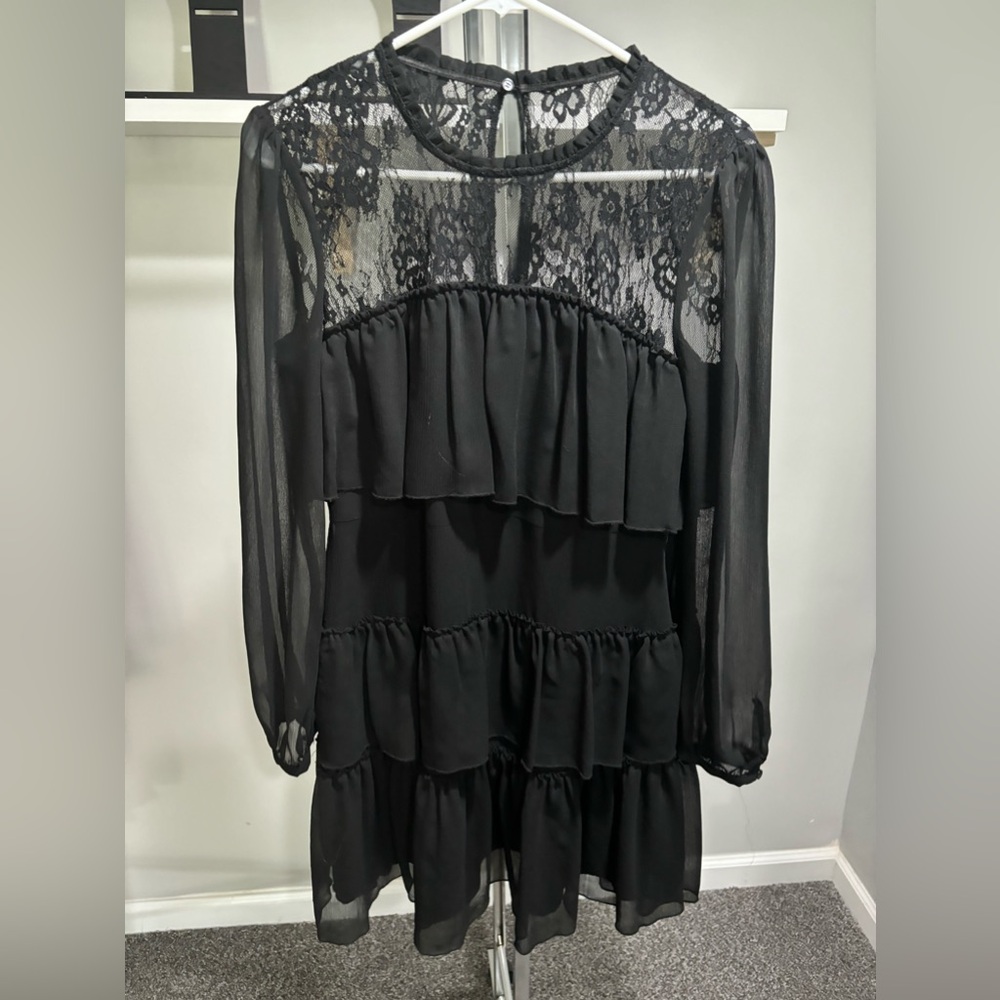 Gianni Bini Tiered Black Lace Dress. Size 6.